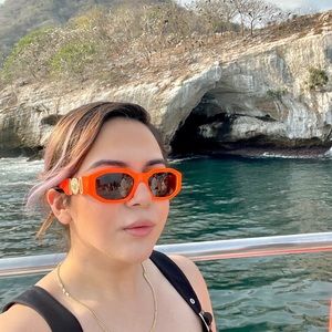 Meet your Posher, Angelica